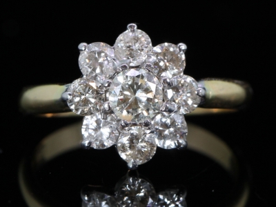 Vintage Diamond Daisy 18ct Gold Ring