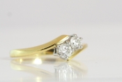 GORGEOUS TWO STONE DIAMOND ON A TWIST IN 18 CARAT GOLD