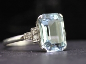  BEAUTIFUL AQUAMARINE AND DIAMOND PLATINUM RING