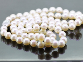 BEAUTIFUL QUALITY PEARL NECKLACE WITH GOLD AND DIAMOND CLASP