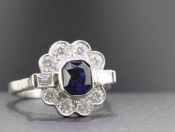 STUNNING CEYLON SAPPHIRE AND DIAMOND PLATINUM CLUSTER RING