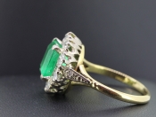 SPECTACULAR EMERALD AND DIAMOND 18 CARAT GOLD VINTAGE RING