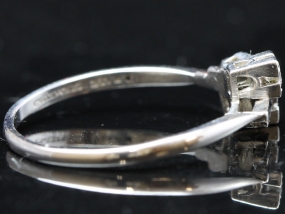 GORGEOUS ART DECO DIAMOND PLATINUM AND 18 CARAT GOLD RING