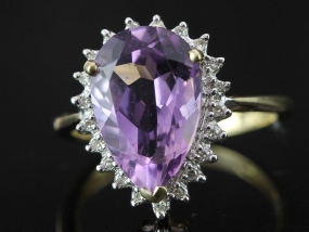 GORGEOUS PEAR SHAPE AMETHYST AND DIMAOND 9 CARAT GOLD RING