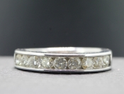 STUNNING DIAMOND HALF ETERNITY 14 CARAT GOLD RING