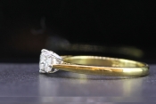  BEAUTIFUL DIAMOND TRILOGY 18 CARAT GOLD RING