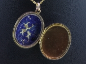 GORGEOUS VICTORIAN GOLD BLUE BLACK WHITE ENAMEL 9 CARAT GOLD MOURNING LOCKET