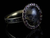 RARE 18th CENTURY GEORGIAN 18 CARAT GOLD MOURNING RING WITH ALMANDINE GARNETS