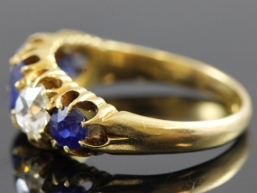 FABULOUS SAPPHIRE AND DIAMOND 18 CARAT GOLD GYPSY RING