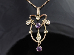  SUPERB LAVALIERE AMETHYST AND SEED PEARL 9 CARAT GOLD PENDANT AND CHAIN