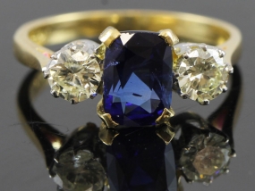 STUNNING SAPPHIRE AND DIAMOND TRILOGY 18 CARAT GOLD RING