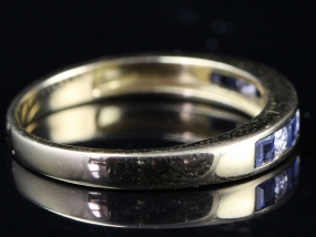 STRIKING DIAMOND AND SAPPHIRE 18 CARAT GOLD HALF ETERNITY RING