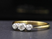 ELEGANT THREE STONE DIAMOND 18 CARAT GOLD TRILOGY RING 