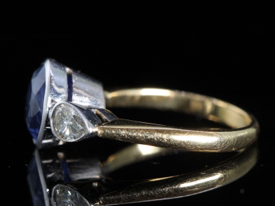 Vintage 3.5ct Sapphire and Diamond 18ct Gold Trilogy Ring