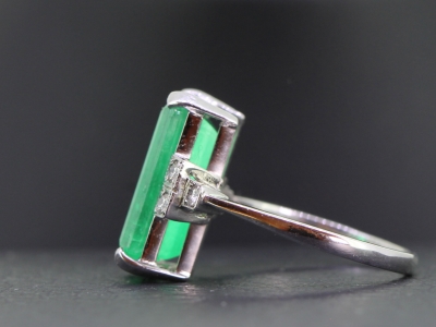 STUNNING COLOMBIAN EMERALD AND DIAMOND PLATINUM RING