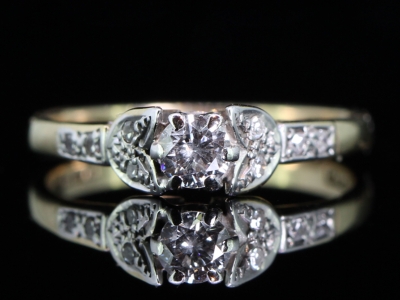 GRACEFUL 9 CARAT GOLD DIAMOND SOLITAIRE RING