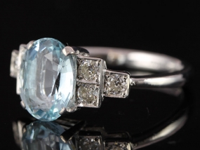 ENTRANCING 3 CARAT AQUAMARINE AND DIAMOND PLATINUM RING