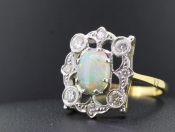 STUNNING OPAL AND DIAMOND 18 CARAT GOLD RING