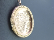 FABULOUS EDWARDIAN 9 CARAT GOLD BIRD FLORAL MOTIF OVAL LOCKET