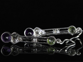 SOPHISTICATED ART DECO STYLE DIAMOND, PERIDOT, AMETHYST PLAINTUM AND 18 CARAT WHITE GOLD EARRINGS