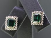 MAGNIFICENT COLOMBIAN EMREALD AND DIAMOND 18 CARAT GOLD STUD EARRINGS