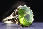 GLORIOUS PERIDOT SOLITAIRE 9 CARAT GOLD DRESS RING