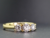 BEAUTIFUL THREE STONE DIAMOND TRILOGY 18 CARAT GOLD RING 