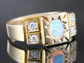 SUPERB EDWARDIAN OPAL AND DIAMOND 15 CARAT GOLD RING