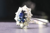 STUNNING SAPPHIRE AND DIAMOND CLUSTER 18 CARAT WHITE GOLD RING