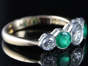 FABULOUS COLUMBIAN EMERALD AND DIAMOND 18 CARAT GOLD RING