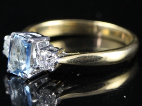  BEAUTIFUL RADIANT CUT AQUAMARINE AND DIAMOND TRILOGY RING