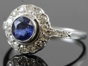 GLORIOUS SAPPHIRE AND DIAMOND ART DECO 18 CARAT GOLD RING