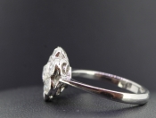 BEAUTIFUL DIAMOND DAISY PLATINUM RING