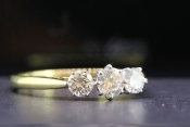  BEAUTIFUL DIAMOND TRILOGY 18 CARAT GOLD RING