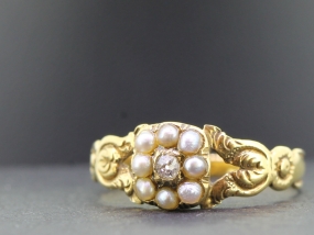PRETTY EDWARDIAN DIAMOND AND PEARL 15 CARAT GOLD RING