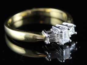 FABULOUS EMERALD CUT DIAMOND 18 CARAT GOLD TRILOGY RING