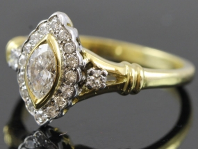 ELEGANT MARQUISE CUT DIAMOND CLUSTER 18 CARAT RING