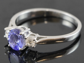 STYLISH TANZANITE AND DIAMOND TRILOGY 18 CARAT GOLD RING