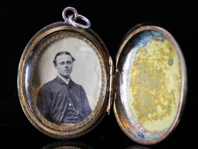  Antique Victorian Enamel 9ct Gold Back And Front Engraved Locket 