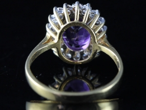 BEAUTIFUL AMETHYST AND DIAMOND CLUSTER 18 CARAT GOLD RING