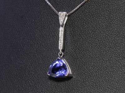  Contemporary Tanzanite and Diamond Gold Pendant and Chain