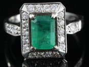 CAPTIVATING EMERALD AND DIAMOND 18 CARAT GOLD RING