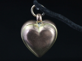  ADORABLE HEART SHAPED TWO TONE 18 GOLD FRENCH PENDANT