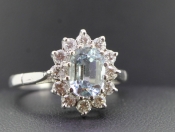 GORGEOUS AQUAMARINE AND DIAMOND 18 CARAT GOLD CLUSTER RING