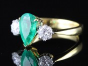 BEAUTIFUL COLOMBIAN EMERALD AND DIAMOND TRILOGY 18 CARAT GOLD RING