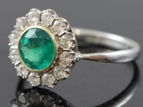 FABULOUS COLOMBIAN EMERALD AND DIAMOND PLATINUM GOLD CLUSTER RING