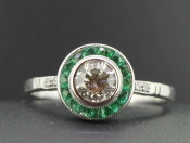 BEAUTIFUL DIAMOND AND EMERALD ART DECO INSPIRED PLATINUM RING