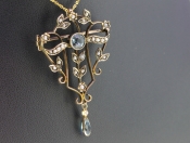 BEAUTIFUL EDWARDIAN AQUAMARINE AND SEED PEARL 9 CARAT GOLD PENDANT/BROOCH