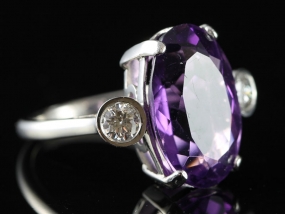 AMAZING 7 CARAT AMETHYST AND DIAMOND TRILOGY 18 CARAT GOLD RING