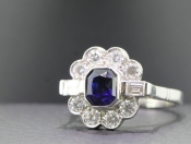 STUNNING CEYLON SAPPHIRE AND DIAMOND PLATINUM CLUSTER RING